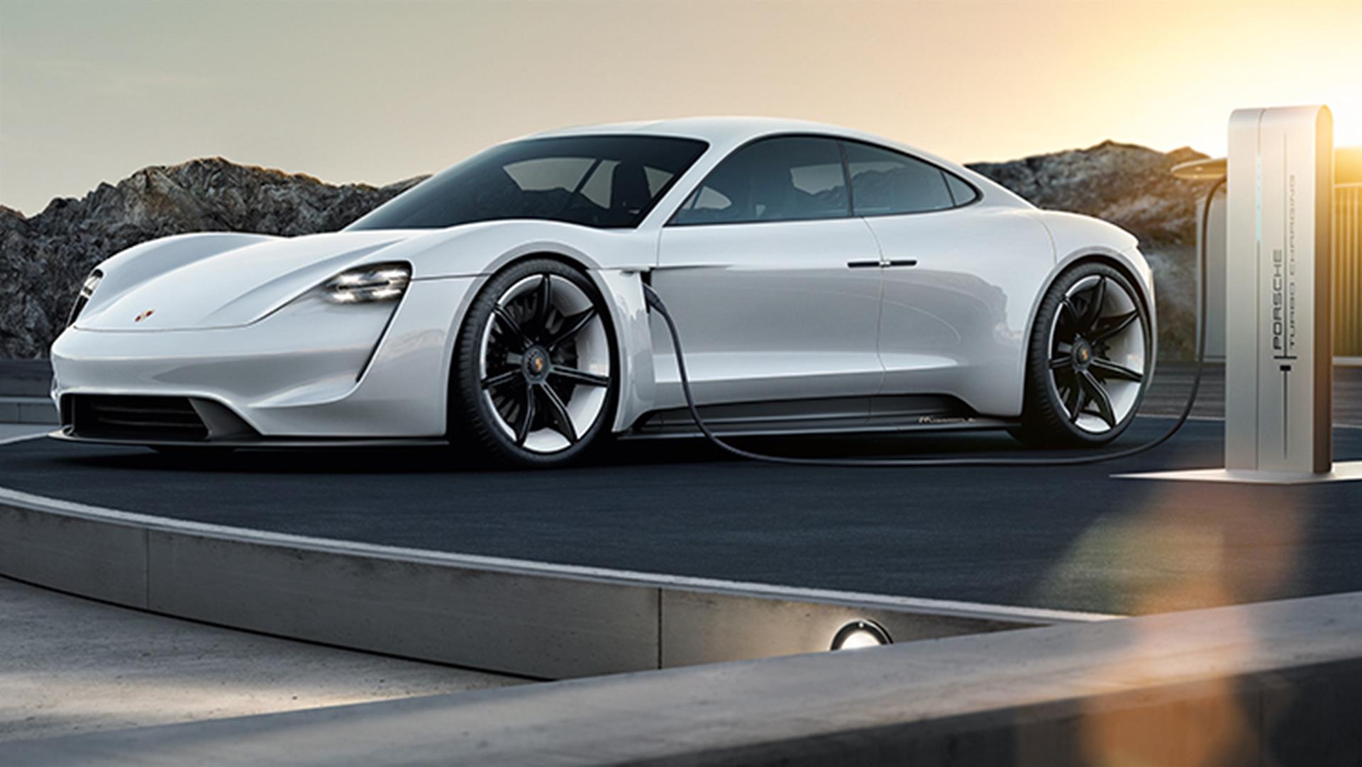 Porsche investe nell’e-mobility con Taycan